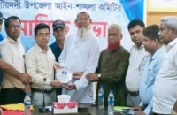 বরিশালে মাদক বিক্রেতাকে ধরিয়ে দিয়ে সম্মাননা পেলেন বিএনপি নেতা