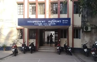 বাবার মৃত্যুসংবাদে বাড়ি ফেরার পথে মেয়ের মৃত্যু