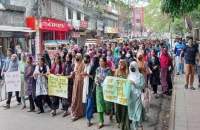 বরিশালে ৪ দফা দাবিতে বিএম কলেজ শিক্ষার্থীদের বিক্ষোভ