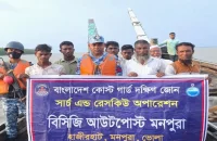 ভোলায় মাঝনদীতে মৃত্যু থেকে বাঁচলেন ১২ যাত্রী