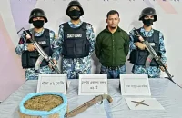 ভোলায় যাত্রীবাহী লঞ্চ থেকে বন্দুক-গুলিসহ আটক ১