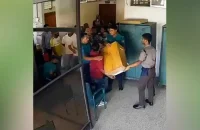 পুলিশের সামনেই টেন্ডার বাক্স ছিনতাই