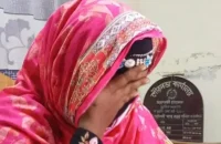 ঘুষ দিয়েও মেলেনি বাড়ির অনুমোদন/ নির্বাহী প্রকৌশলীর অফিসে কান্নায় ভেঙে পড়লেন প্রবাসীর স্ত্রী