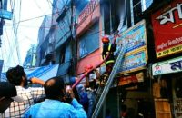 ভোলা শহরের চকবাজারে কাপড়ের গোডাউনে অগ্নিকাণ্ড