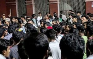 বিএম কলেজে দুই পক্ষের বিরোধে সড়ক অবরোধ, ছাত্রদল আহবায়কের ভূমিকায় পরিস্থিতি নিয়ন্ত্রণে