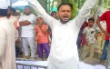 বাবার লাশ দাফনে সন্তানদের বাধা
