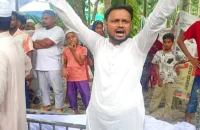 বাবার লাশ দাফনে সন্তানদের বাধা