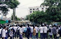 বরিশালে বাণিজ্য মেলার সেই গণশৌচাগার ভেঙে দিল শিক্ষার্থীরা