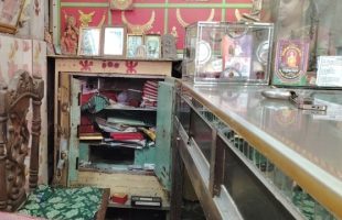 পটুয়াখালীতে সোনার দোকানে চুরি, প্রায় ১৫ লাখ টাকার মালামাল লুট