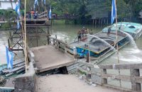 বরিশালে বাল্কহেডের ধাক্কায় ব্রিজ ভেঙ্গে খালে, জনদুর্ভোগ
