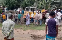 বেড়িবাঁধকে কেন্দ্র করে দুই গ্রামের সংঘর্ষ, আহত ২০