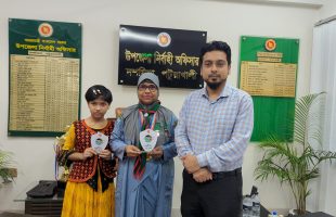 দশমিনায় সেরা শিক্ষিকা ও শিক্ষার্থীকে উপজেলা প্রশাসনের সম্মাননা