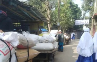 উজিরপুরে শিক্ষা প্রতিষ্ঠানের মাঝখানে অটো রাইস মিল, পরিবেশ দূষণে অতিষ্ঠ এলাকাবাসী