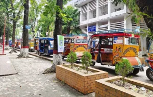 বরিশালে শহরে গণপরিবহনে ভাড়া নৈরাজ্য রুখতে শিক্ষার্থীদের অ্যাকশন