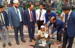 বরিশালে পূবালী ব্যাংকের উদ্যোগে অসহায় প্রতিবন্ধী পেলো বাংলা কিউআর কোড