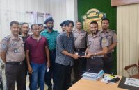 বরিশালে ২০টি হারানো মোবাইল উদ্ধার করে প্রকৃত মালিকদের কাছে ফিরিয়ে দিল পুলিশ