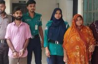 চরমোনাইতে ভিক্ষুক সেজে আশ্রয় নিয়ে বৃদ্ধাকে কু’পি’য়ে স্বর্ণালংকার লু’ট, গ্রেপ্তার মা-ছেলে