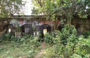 প্রজাদের পেটানো হতো জুতা দিয়ে, পিরোজপুরের ২০০ বছরের পুরোনো কুঠিবাড়ি ধ্বংসের মুখে
