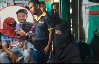 বরিশালে স্ত্রীর স্বীকৃতির দাবিতে স্বামীর বাড়িতে অনশনে তরুণী!