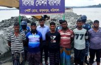 কীর্তনখোলায় কোস্ট গার্ডের অভিযানে ৬ মাটিখেকো আটক