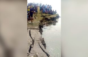 বাবার সঙ্গে ছিল ৫ বছরের আব্দুল্লাহ, পাড় ভেঙে তলিয়ে গেল খরস্রোতা নদীতে