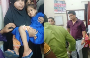 দুমকিতে পাগলা কুকুরের তাণ্ডব, শিশুসহ আহত অন্তত ১০
