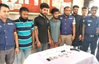 পিরোজপুরে বিদেশি পিস্তল ও গুলিসহ ৩ অস্ত্র ব্যবসায়ী গ্রেপ্তার