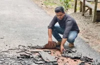 সড়ক সংস্কারে শুভঙ্করের ফাঁকি