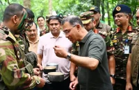 বরিশালের সেনাবাহিনীর মহড়া পরিদর্শন করলেন প্রধানমন্ত্রী তারেক রহমান
