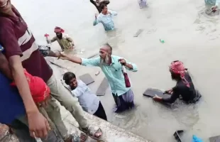 প্রধানমন্ত্রীর কর্মসূচিতে যাওয়ার পথে আটকা লঞ্চ, উদ্ধারে গিয়ে নৌকাডুবি