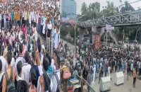 শিক্ষামন্ত্রীর পদত্যাগসহ তিন দফা দাবিতে ফের সায়েন্সল্যাব মোড় অবরোধ করেছেন শিক্ষার্থীরা
