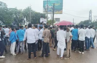 শিক্ষামন্ত্রীর পদত্যাগের দাবিতে বরিশাল শিক্ষাবোর্ডের সম্মুখে শিক্ষার্থীদের অবস্থান