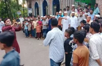 মসজিদের দরজা ভেঙে ইমামকে মারধর করল নিষিদ্ধ ছাত্রলীগের ৩ নেতাকর্মী