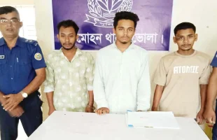 লালমোহনে গৃহবধূকে জিম্মি করে ডাকাতি-শ্লীলতাহানি, গ্রেপ্তার ৩