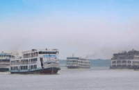 লঞ্চ-জাহাজের সংঘর্ষ, অল্পের জন্য রক্ষা পেলেন দেড় শতাধিক যাত্রী