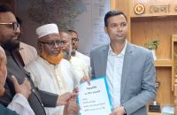 লোডশেডিংয়ের প্রতিবাদে বরিশালে ১১ দলের অবস্থান, স্মারকলিপি