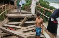 বাল্কহেডের ধাক্কায় বাকেরগঞ্জে লোহার সেতু ভেঙে জনদুর্ভোগ