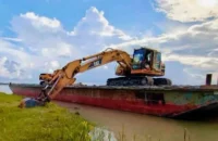 বাউফলে মাটিসহ ভেকু-পল্টুন-বাল্কহেড জব্দ, ২ শ্রমিক আটক