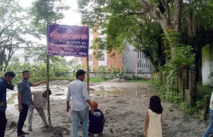 বিএনপি নেতাদের ভূমিদস্যুতা রুখে দিল বরিশাল প্রশাসন!