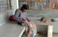 বরিশালে যাত্রী ছাউনিতে ভবঘুরে নারীর সন্তান প্রসব!