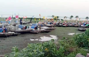 মেঘনা নদীতে ইলিশের আকাল, অর্ধাহার-অনাহারে জেলে পরিবার