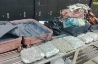 শাহজালাল বিমানবন্দরে ৪ কেজির বেশি ‘কুশ’ উদ্ধার, ট্রলি ফেলে পালাল দুই ভারতীয়