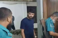 বহু নারীতে আসক্ত যুবককে তিন প্রেমিকার পিটুনি, অত:পর…