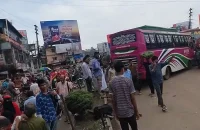 বরিশালে ফের বাস চলাচল বন্ধ, সীমাহীন যাত্রী ভোগান্তি
