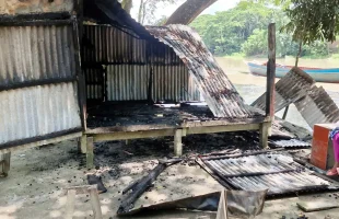গৌরনদীর বেদেপল্লীতে দু’গ্রুপে পাল্টাপাল্টি হামলা, নারীসহ আহত ১৫