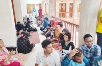 শিক্ষকের অপসারণের দাবিতে বরিশাল বিশ্ববিদ্যালয়ে শতাধিক শিক্ষার্থীর অনশন