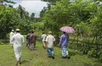 সরকারি রাস্তা দখল করে চাষাবাদ, ৭ দিনের সময় বেঁধে দিল ভূমি অফিস