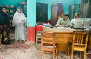 ভূমি অফিসে বরিশাল জেলা প্রশাসনের অ্যাকশন, অনুপস্থিত দুই কর্মচারীকে স্ট্যান্ড রিলিজ