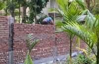 আদালতের আদেশ অমান্য করে বানারীপাড়ার সাবেক মেয়রের জমিতে সীমানা প্রচীর নির্মাণ