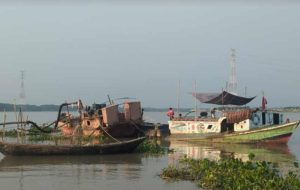 বিসিসির নির্দেশনা অমান্য করে নগরীতে চলছে বালু আনলোড ও জলাশয় ভরাট